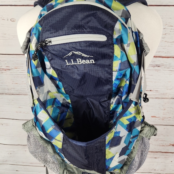 L.L. Bean 20L Stowaway Geometric Pattern Backpack - Picture 2 of 8